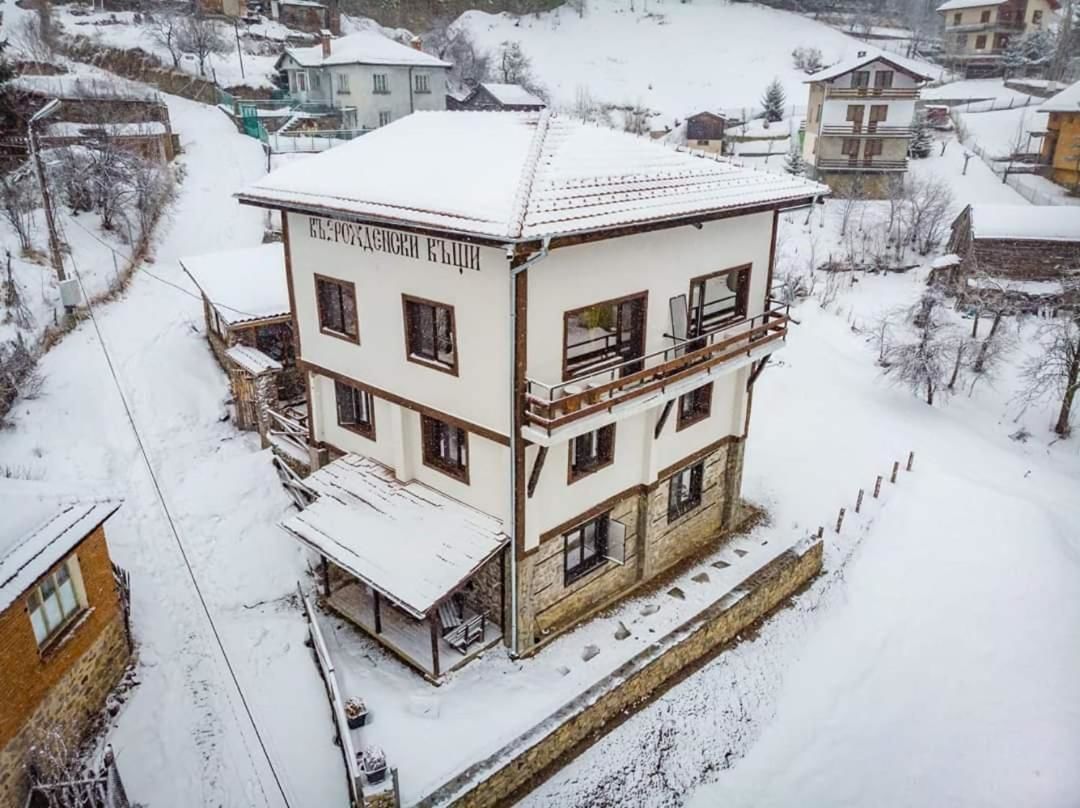 Гостевой дом Guesthouse Vazrozhdenski kashti Manastir-5
